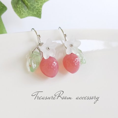 strawberry🍓  苺ピアス 苺イヤリング  ピンクオパール×シルバー