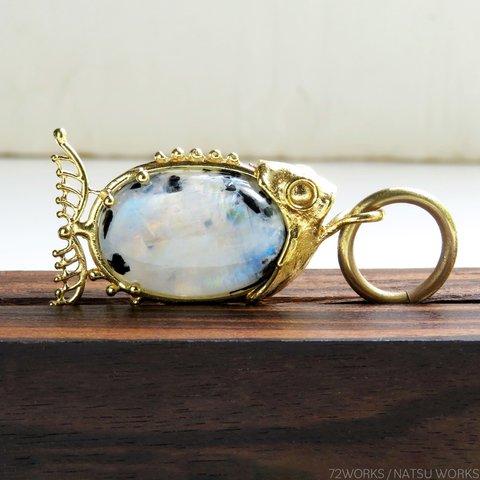 トルマリン in ムーンストーン フィッシュ チャーム / Tourmaline in Moonstone charms