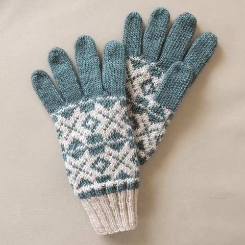 クロス模様の編み込み手袋(グレイッシュブルー) 