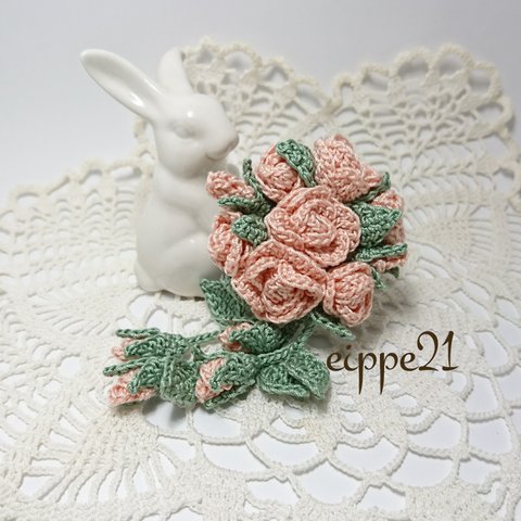 レース編み  バラの花束ブローチ
