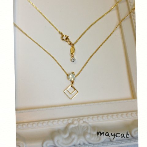 後ろも可愛いネックレス…white opal ＆ square ＊  