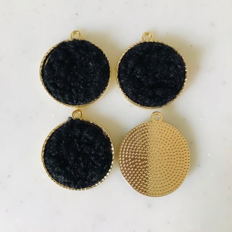 Black Yarn Gold Flamed Circle Pendant Tops