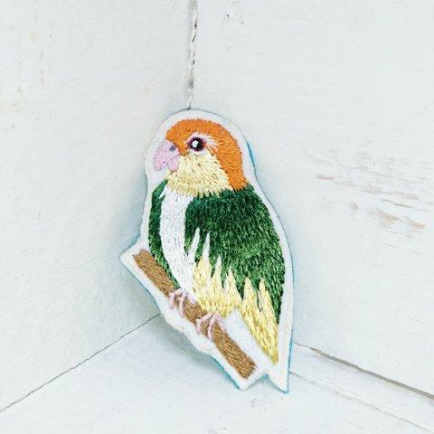 シロハラインコちゃんⅡ*刺繍ブローチ