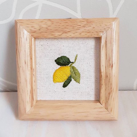 刺繍フレーム🍋レモン　フルーツ　壁飾り インテリア雑貨