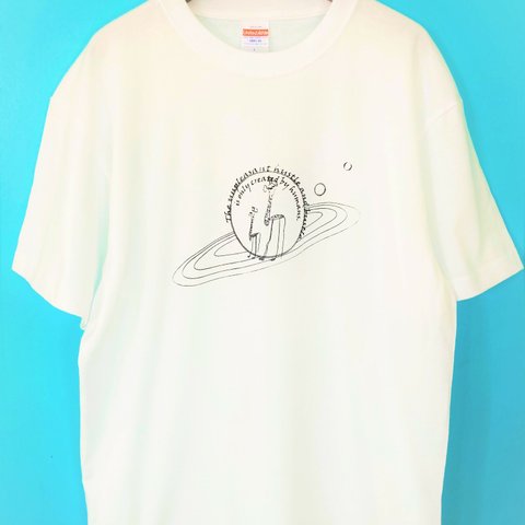 2枚以上ご購入で30%OFF！【コットン　オリジナル　プリント　Tシャツ ＜GIRAFFE&THE EARTH（きりん　地球）＞】