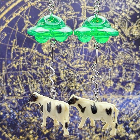 セール2600円→2100円 2005　UFO アクセサリー　ピアス　キャトルミューティレーション