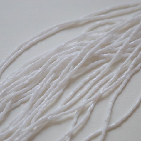 ホワイト 約1m分 ラッパビーズ ファセット チューブビーズ  チェコ製 糸通しビーズ 品番:BB-ホワイトC