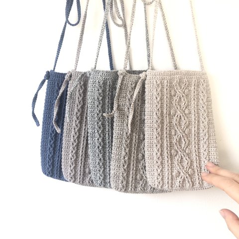 アランdeスマホポシェット〈Middle gray〉/かぎ針編み crochet  メランジ アラン模様