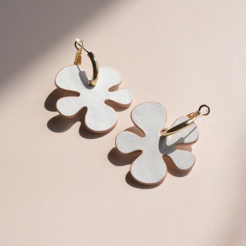 Cookie flower【レザーピアス/イヤリング】“white”