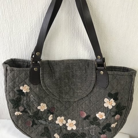 ［最終値下げ］💕トートバッグ＊苺のショルダートートバッグ＊ハンドメイドキルト＊