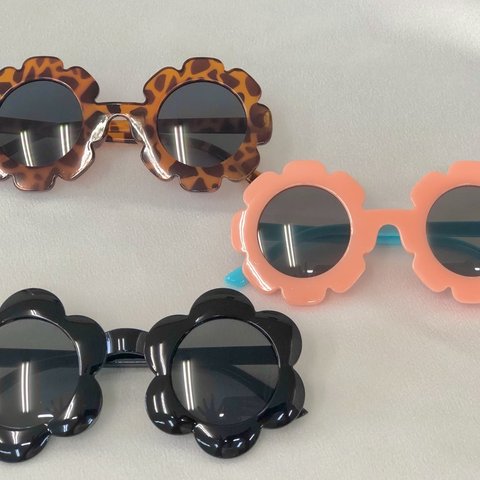 Flower sunglasses キッズサングラス　サングラス　お花サングラス　キッズアクセサリー　キッズファッション　ファッションアイテム　キッズ　子供服　子供用サングラス　お出かけ