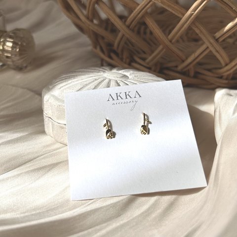 18kgp◆mini flower hook earrings　　ミニフラワーフック樹脂イヤリング　　金属アレルギーノンホールピアス可愛い小さめ個性的シルバー925花ピアスに見える痛くない軽い