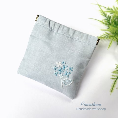 受注製作【ペールブルー・紫陽花】手刺繍　コットンリネン