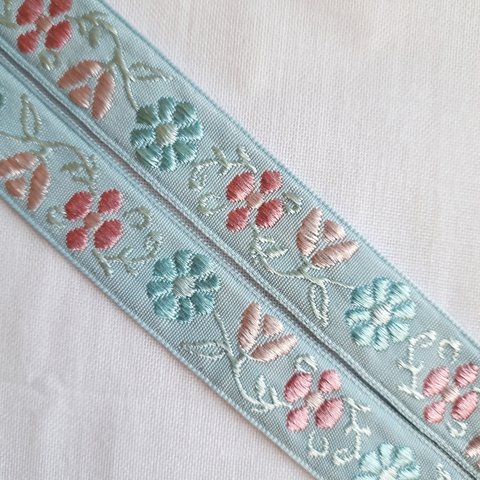 チロリアンテープ　刺繍リボン　レトロ　ボタニカル