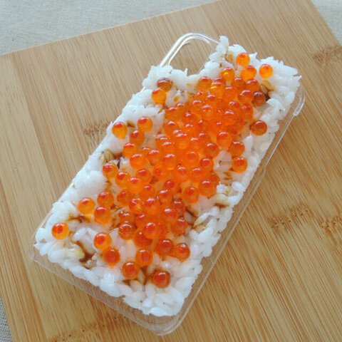 【送料無料】食品サンプル　イクラ丼　iPhone11(6.1)ケース