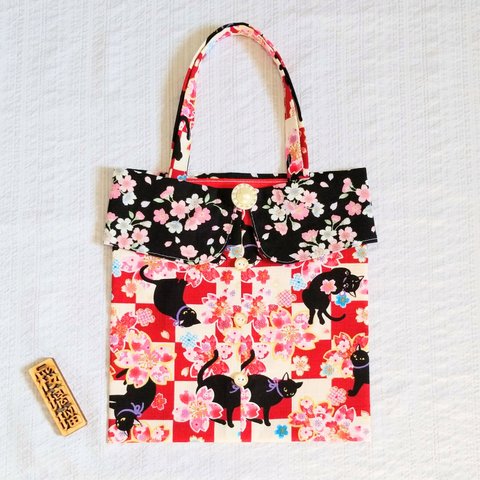 受注生産☆和柄の襟つきバッグ　桜と遊ぶ猫に咲く桜(赤)