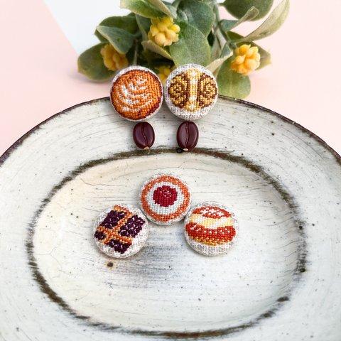 選べるフィンランドの伝統菓子 スイーツ 北欧刺繍くるみボタンイヤリング/ピアス シナモンロール セムラ カフェラテ