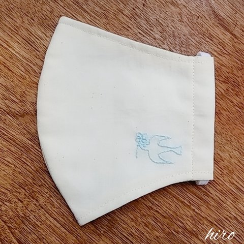 ワンポイント刺繍　立体マスク【大人用】つばめ　クローバー　水色