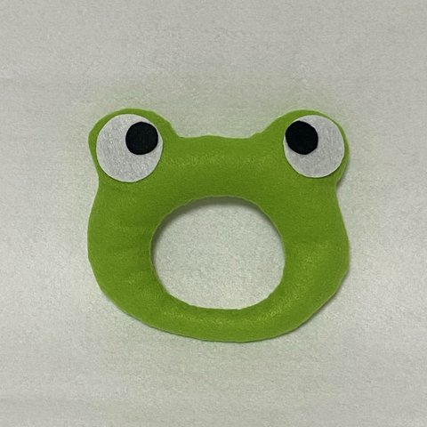 モルモット カエルの被り物🐸