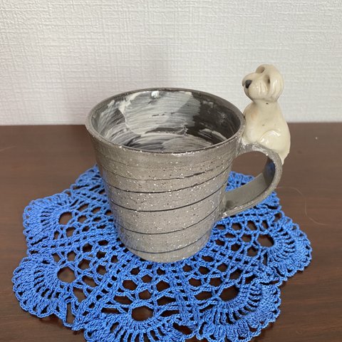 犬付きコーヒーカップ