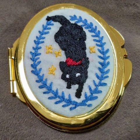 刺繍コンパクトミラー(黒猫)