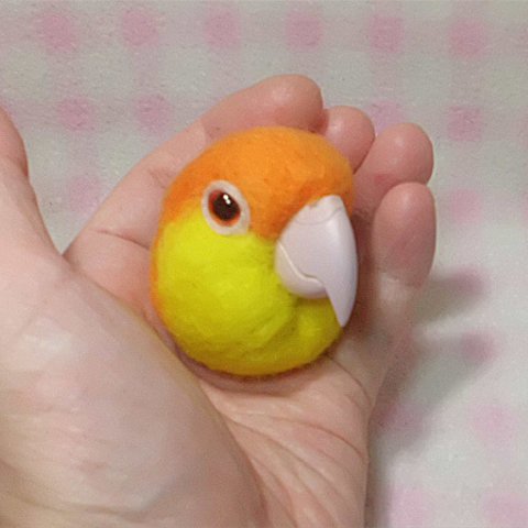 存在感バツグン♪ ☆ シロハラインコ☆　羊毛インコ(中型インコ）マグネット/ブローチ どちらか選択    受注製作　オーダー可能　　工房小鳥屋さん