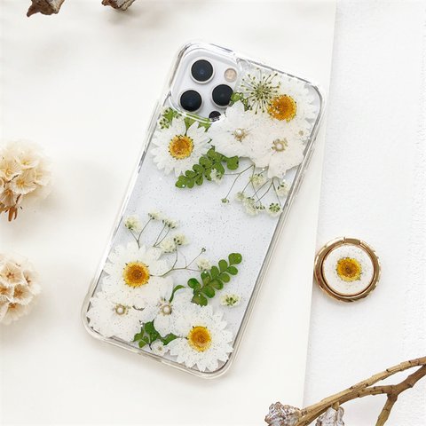 千鳥草とかすみ草の押し花スマホケース イニシャル入れ iPhoneケース スマホリング iPhone14Pro 