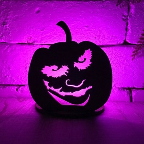Halloweenかぼちゃランプ　『ジョーカー』　七色に変化するLEDキャンドル付き