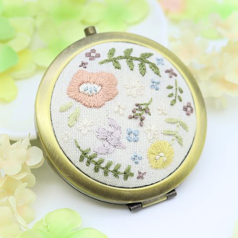 ボタニカル刺繍のコンパクトミラー　handmade-202107-012