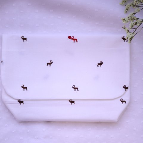 横入れお弁当袋🎄🦌トナカイ柄🦌🎄開閉をマジックテープかプラスナップお選び頂けます☺️