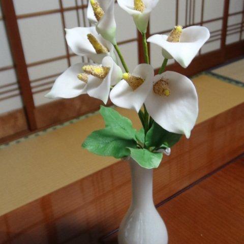 樹脂粘土で作ったカラ―の花