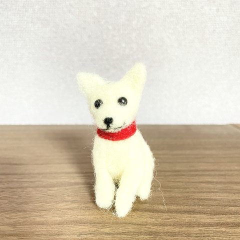 白い犬　羊毛フェルト