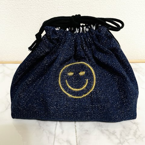 ワンポイント刺繍のお弁当袋【ニコちゃん】