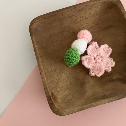 花よりだんごのベビーヘアクリップセット　桜とお花見団子　手編み