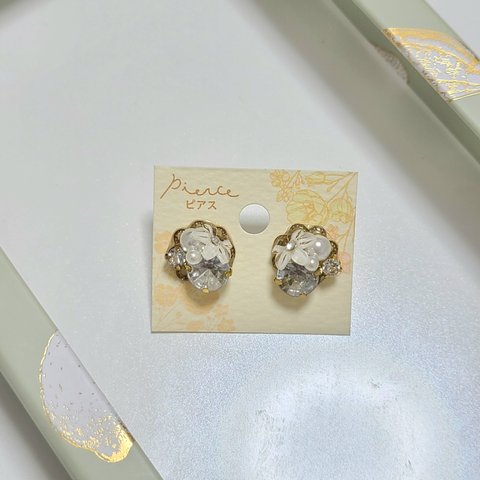 かわいい❀お花❀の推し色ピアス【白/ホワイト/フラワー/花/ビジュー/パール/推し活/メンカラ】