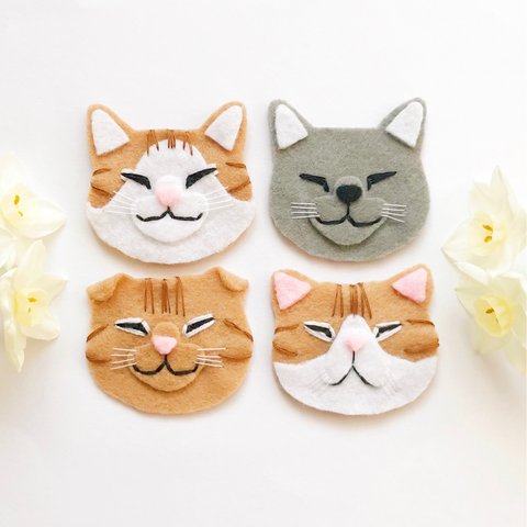 ●10/20まで●受注販売【おねむねこブローチ】ノーマル猫ちゃん（フェルト・刺繍・インテリア・プレゼント）