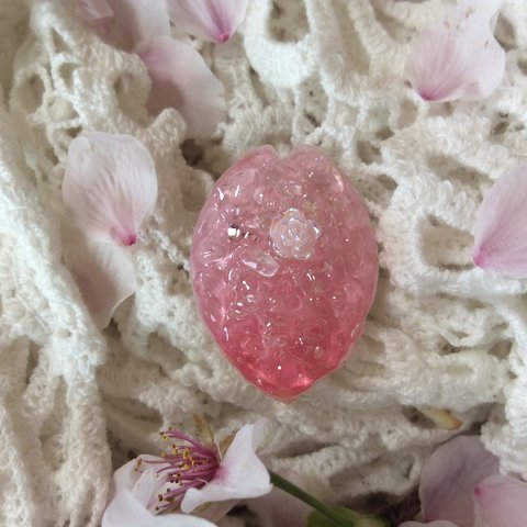 水晶(さざれ)桜の花びら