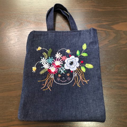 花冠の少女　手刺繍バッグ