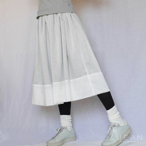 白コントラストのギャザースカート