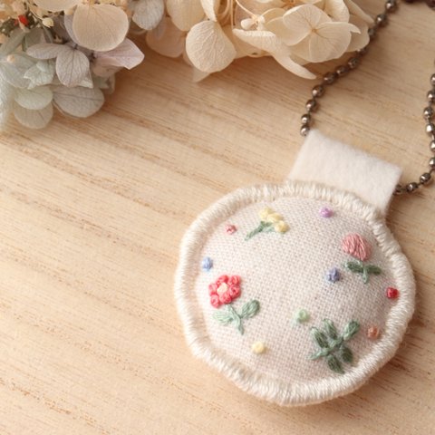 /刺繍/小花のふんわりキーホルダー