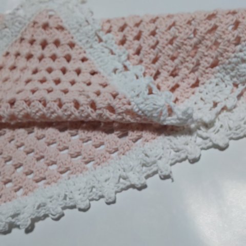新作🌸グラニースクエアモチーフ編みのマルチクロス桜🌸