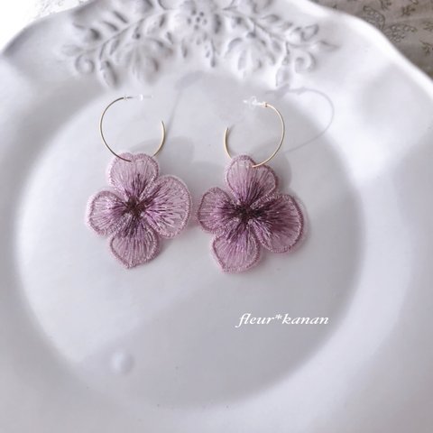 刺繍すみれ𓍯﻿ピアス