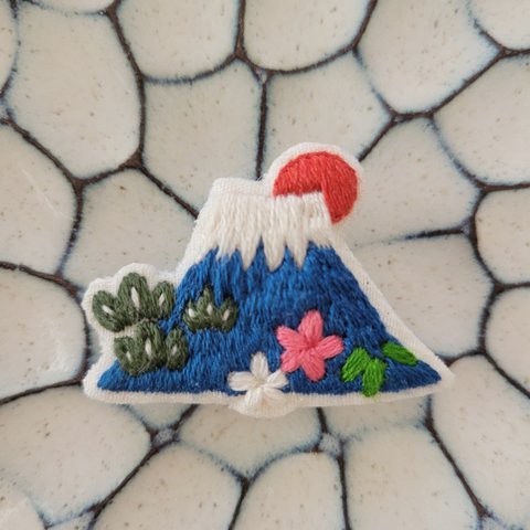 富士山刺繍ブローチ　その③【受注製作】