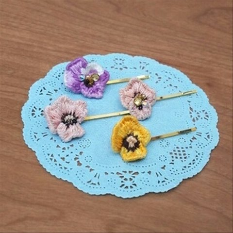 ちくちく手刺繍ヘアピン(パンジー)(ビーズ無しYE)