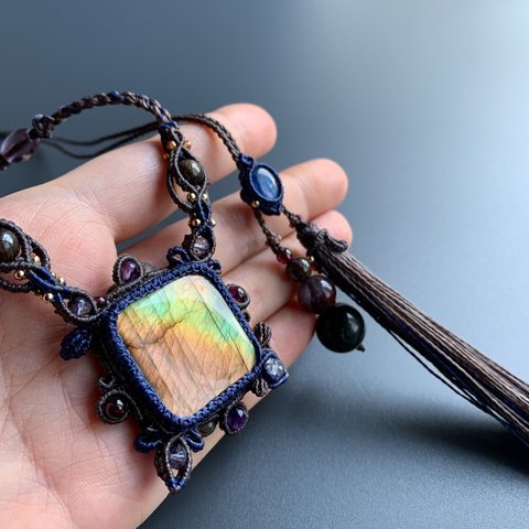 orange labradorite / macrame amulet #マクラメネックレス#