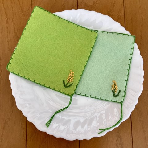 フェルトのコースター【ミモザ刺繍】