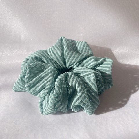 Striped scrunchie (green)