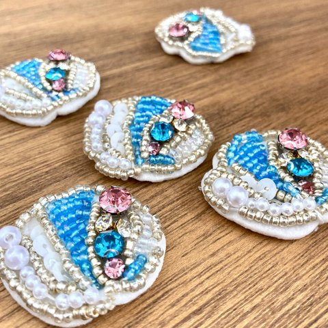 貝殻（シェル）　ビーズ刺繍モチーフ　（ブローチやヘアゴムなどのアクセサリーに）