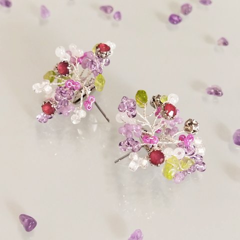 天然石ペリドット使用★藤の花小枝ピアス【サークル】