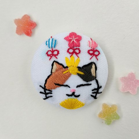 お雛様猫ちゃんの刺繍ヘアゴム　ハチワレ